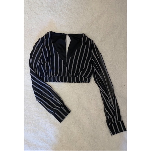 Crop tops ' $15 each or $30 for all of them - Picture 1 of 5